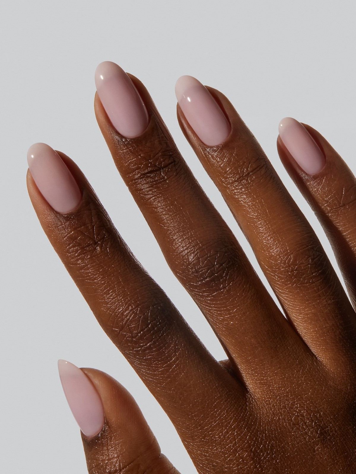 Маникюр на каждый день весной 2026: 8 универсальных оттенков