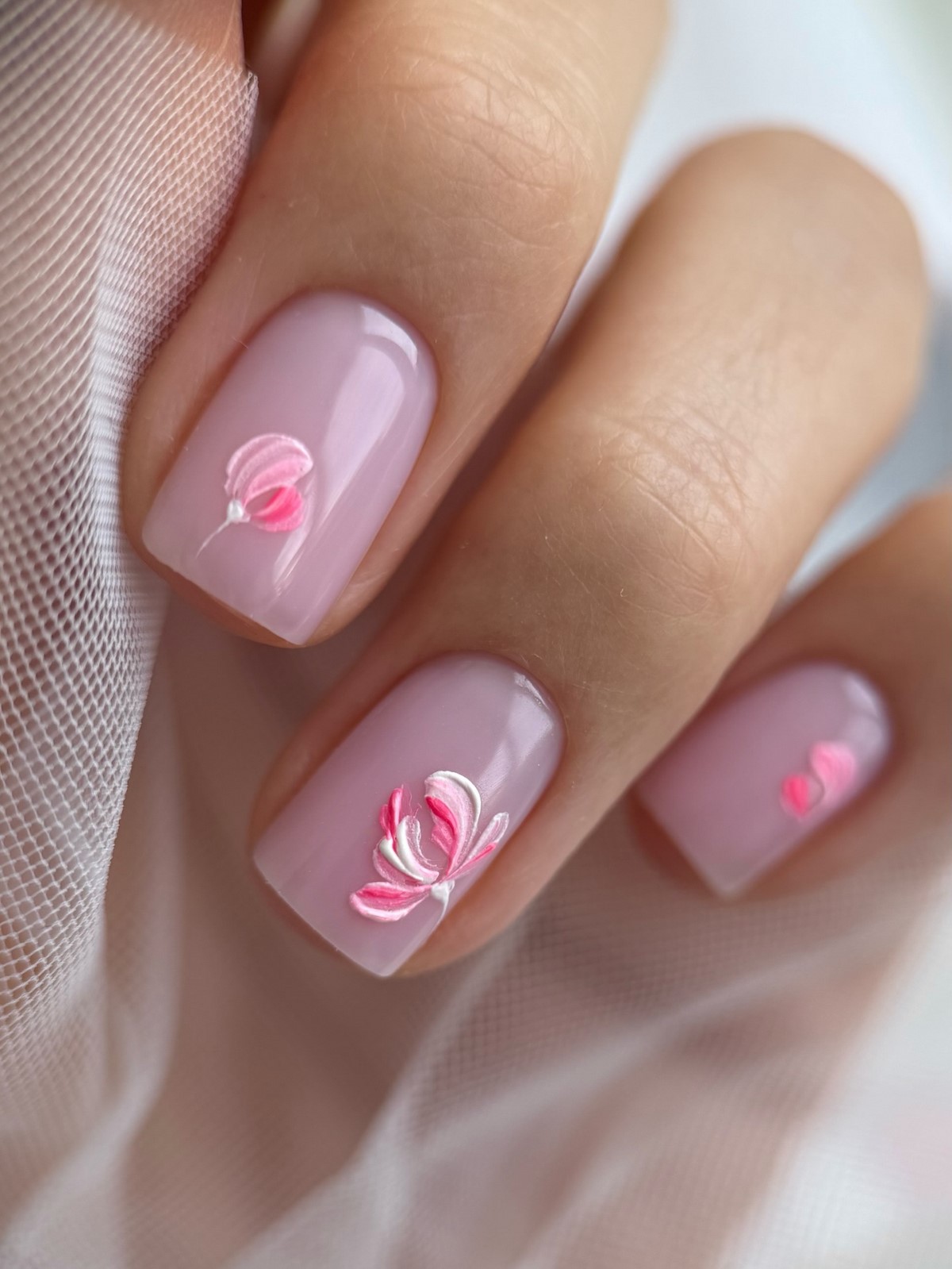 Маникюр на каждый день весной 2026: 8 универсальных оттенков