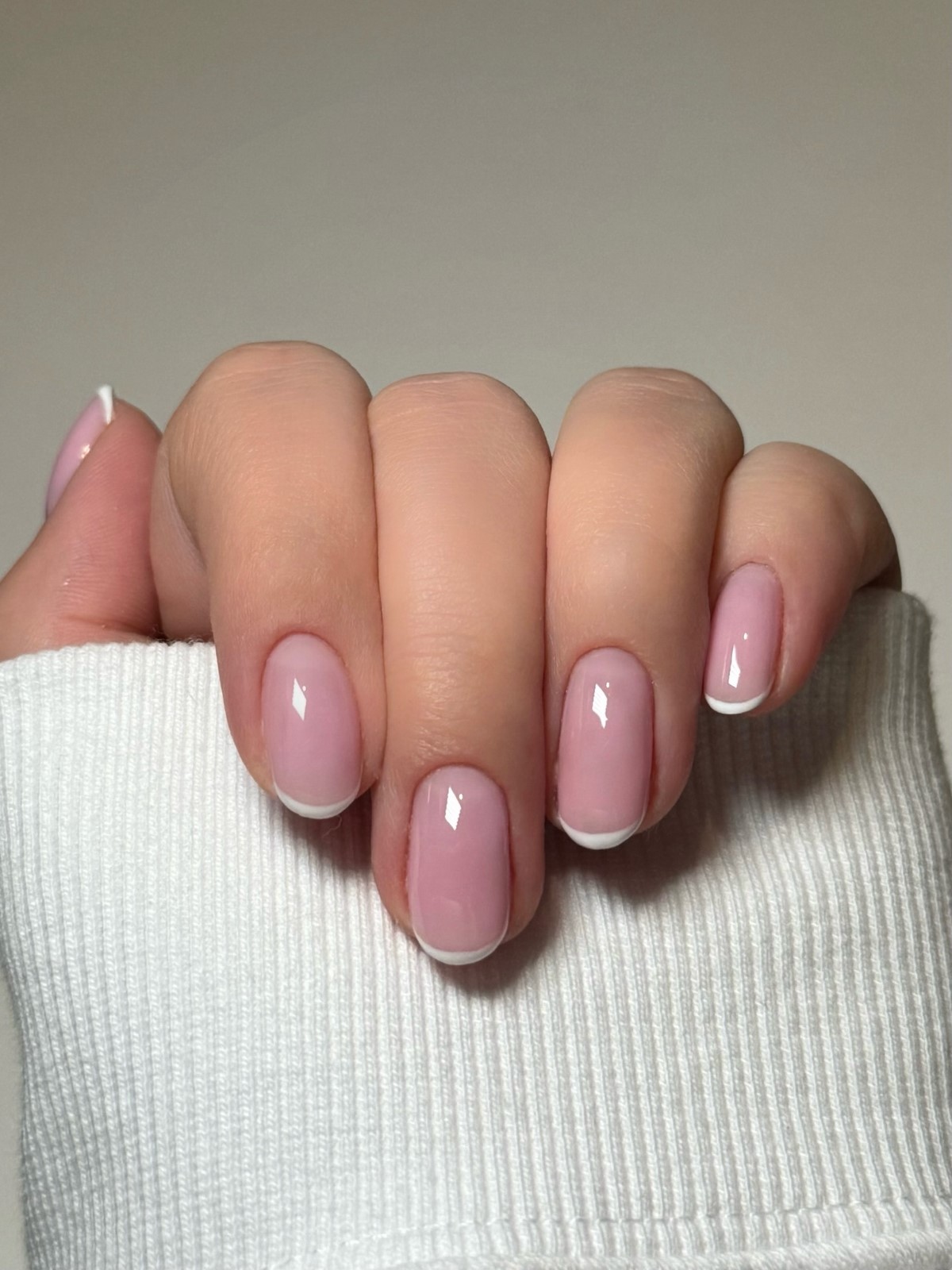 Маникюр на каждый день весной 2026: 8 универсальных оттенков