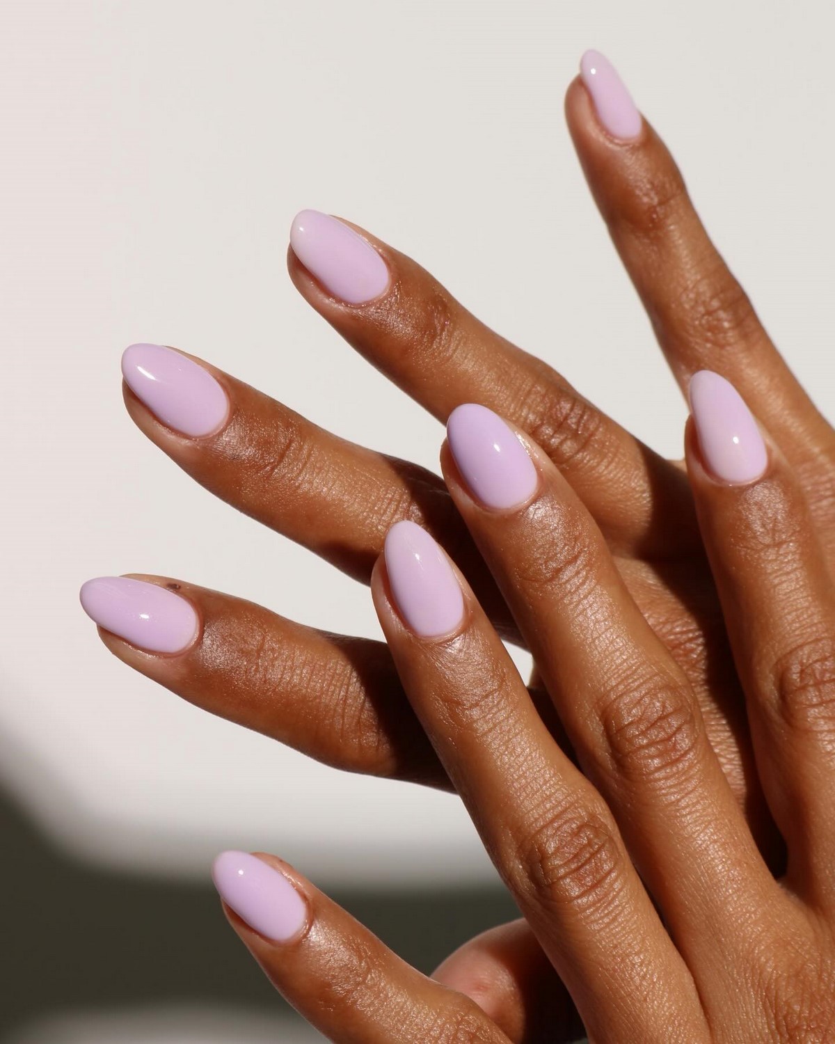 Маникюр весны 2026, который выглядит дорого: 7 оттенков сезона