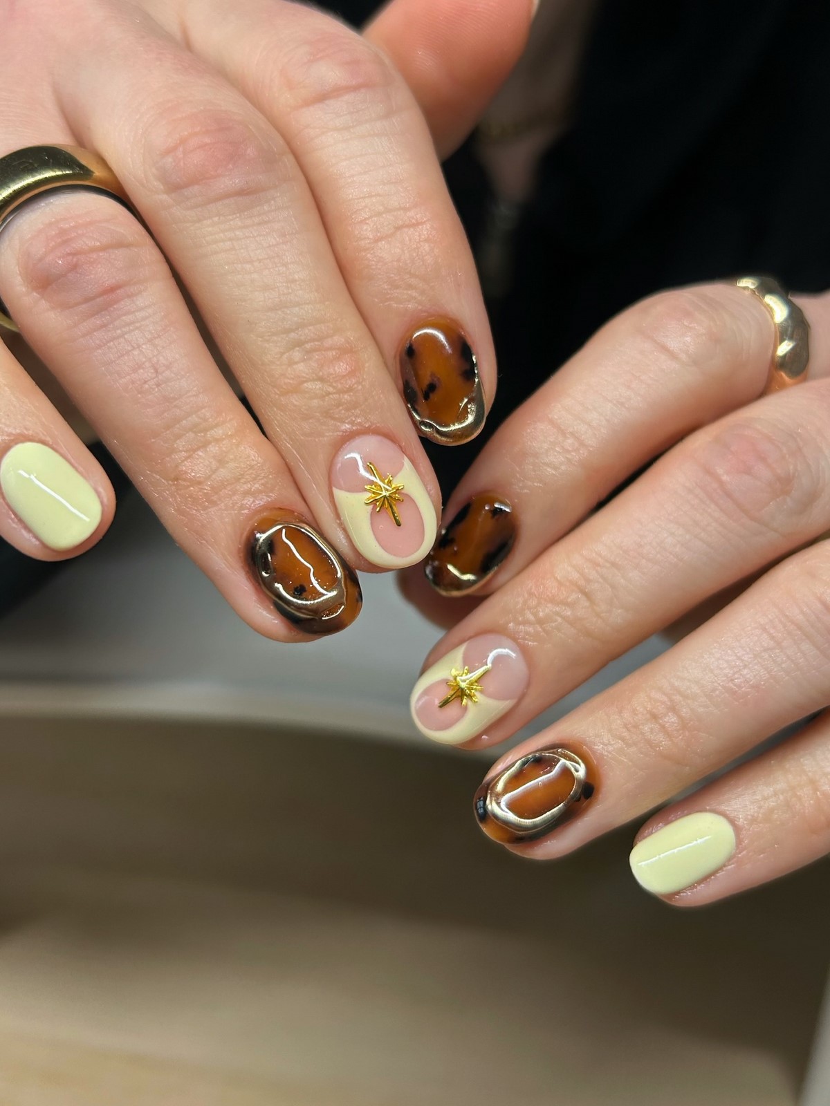 Желтый маникюр весны 2026: масло, солнце и стиль