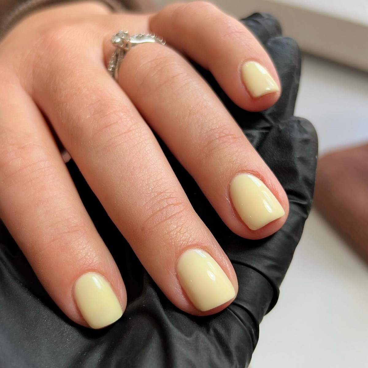 Желтый маникюр весны 2026: масло, солнце и стиль