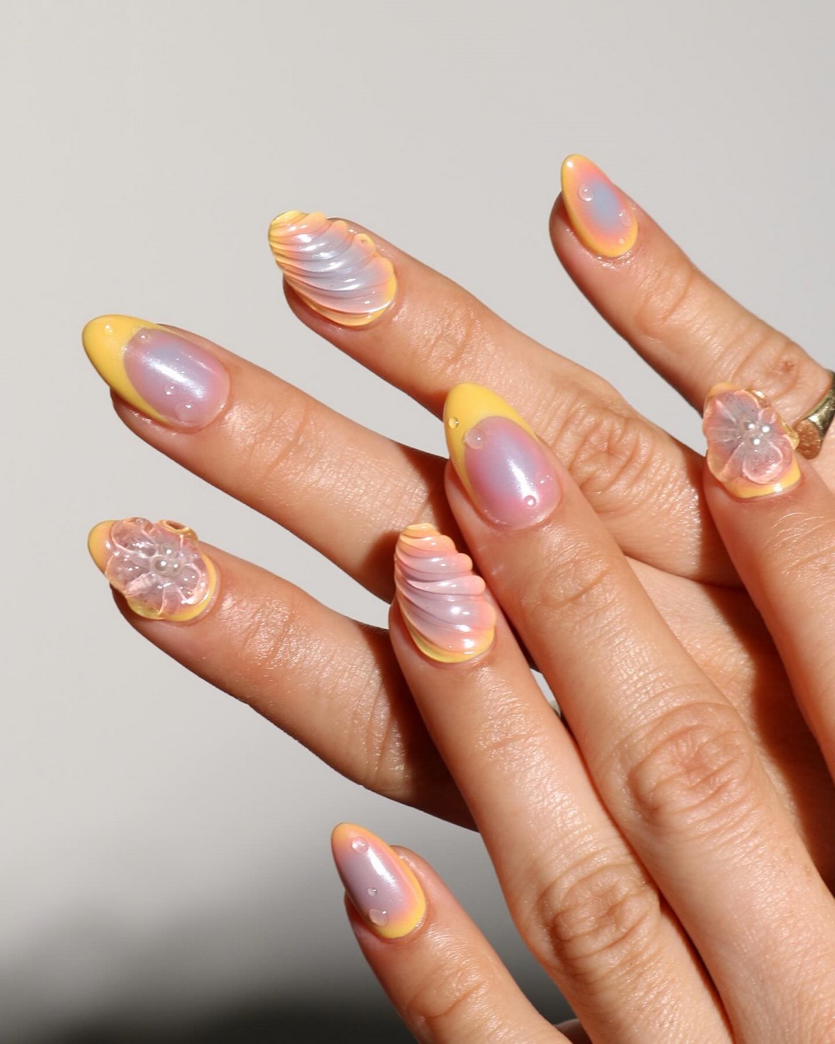 Желтый маникюр весны 2026: масло, солнце и стиль