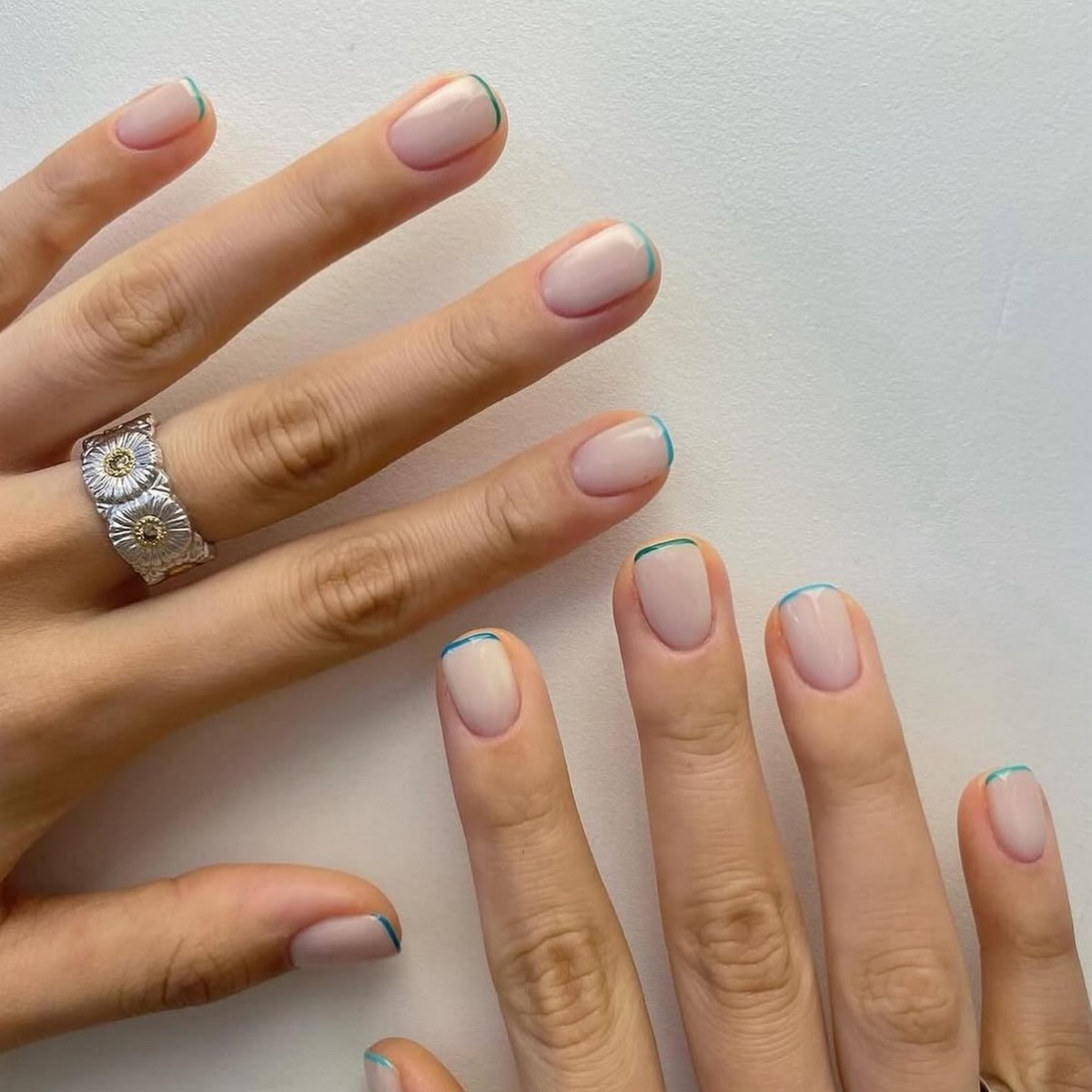 Микрофренч весны 2026: самый аккуратный маникюр сезона