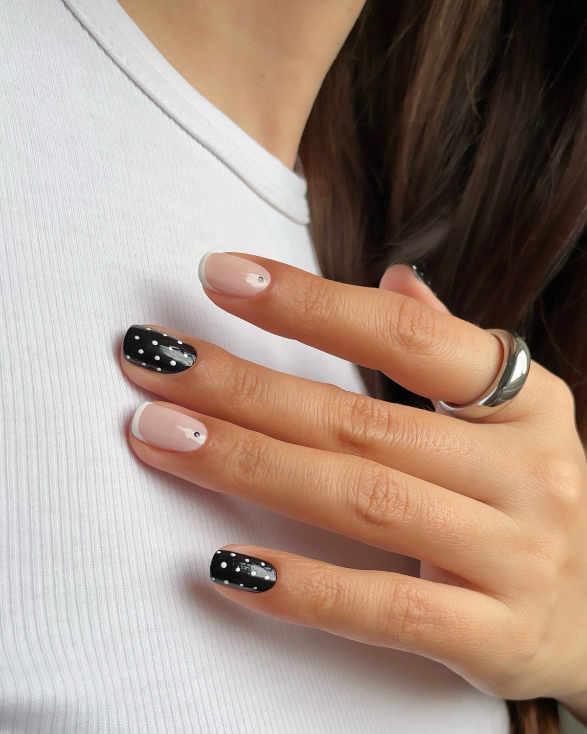 Микрофренч весны 2026: самый аккуратный маникюр сезона