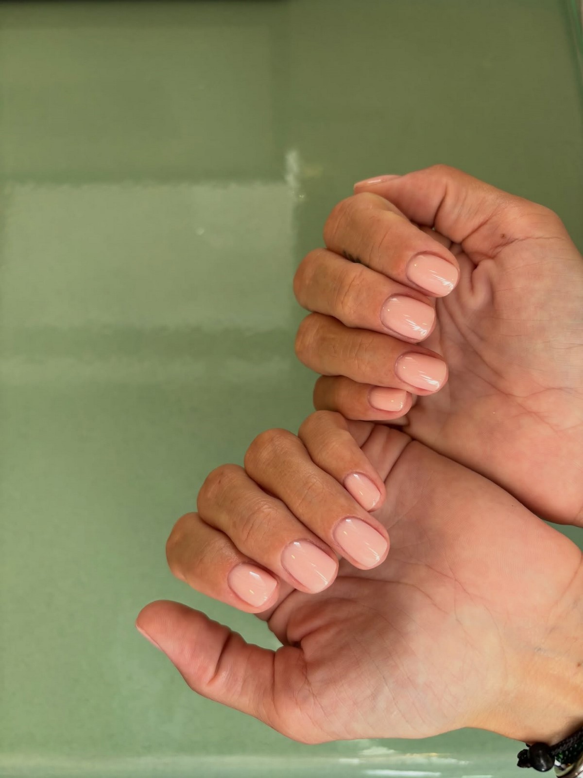 Мыльный маникюр весны 2026: эффект чистых ногтей в моде