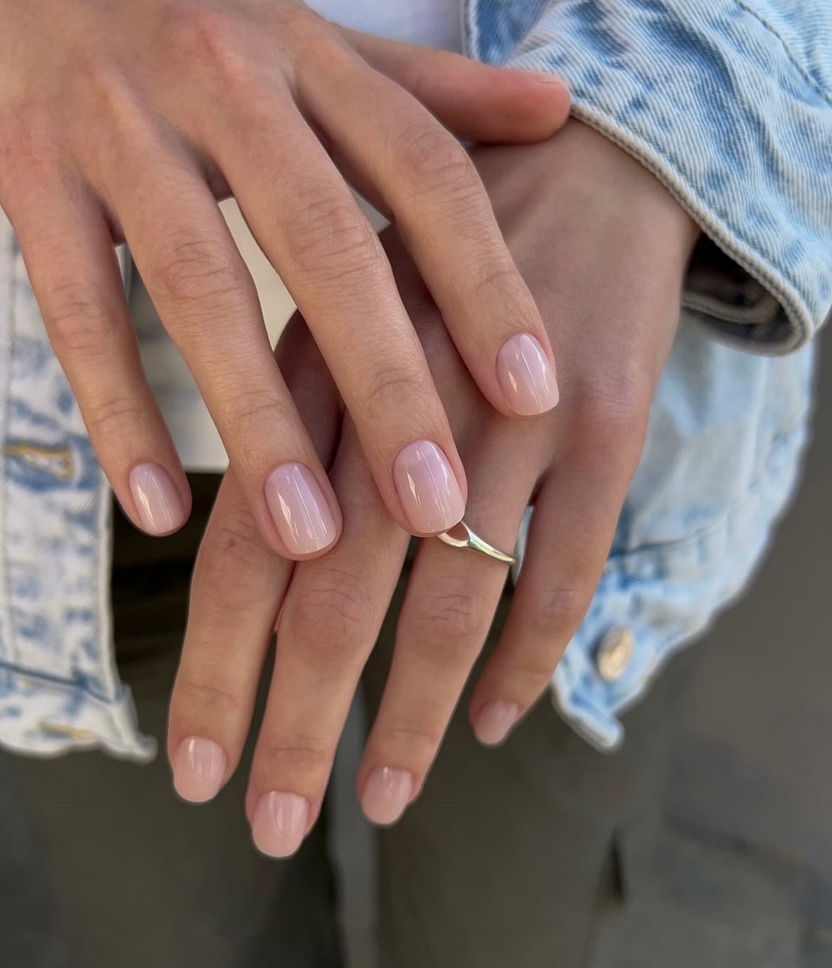 Мыльный маникюр весны 2026: эффект чистых ногтей в моде