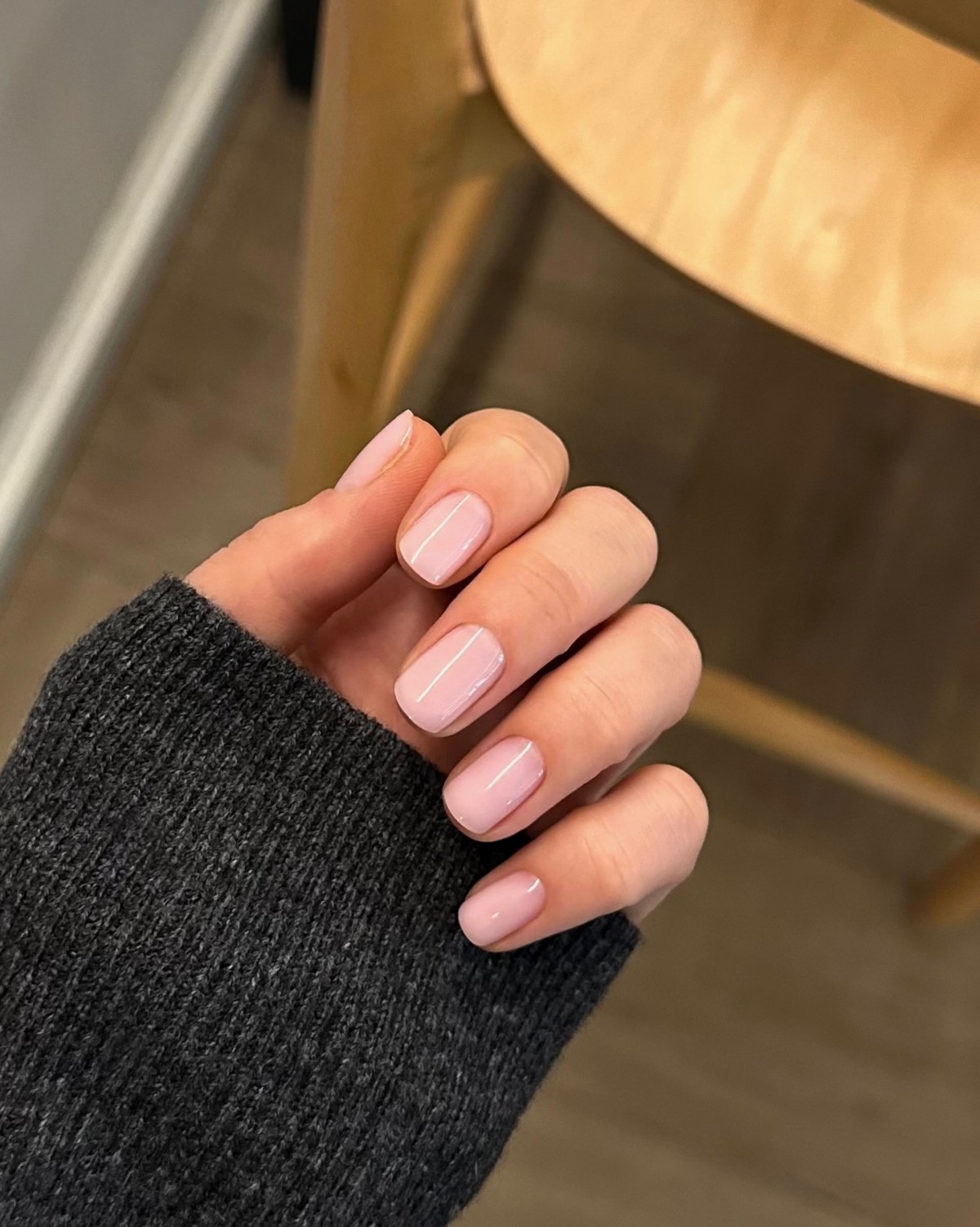 Мыльный маникюр весны 2026: эффект чистых ногтей в моде