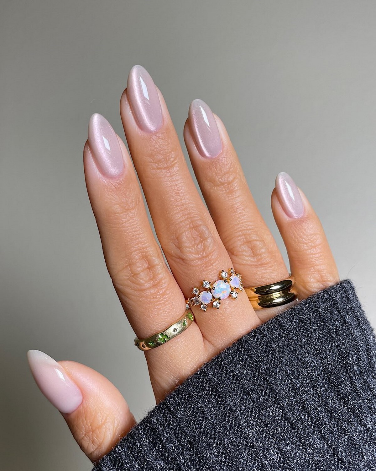 Забудьте про нюд: маникюр весны 2026, который доминирует