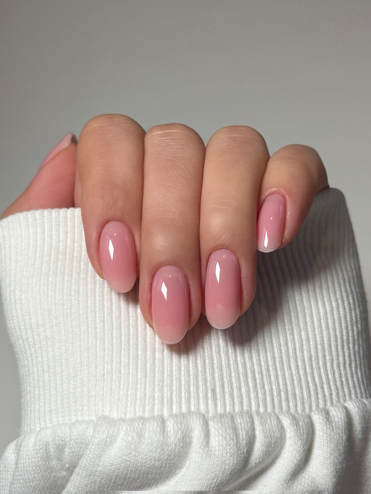 Забудьте про нюд: маникюр весны 2026, который доминирует