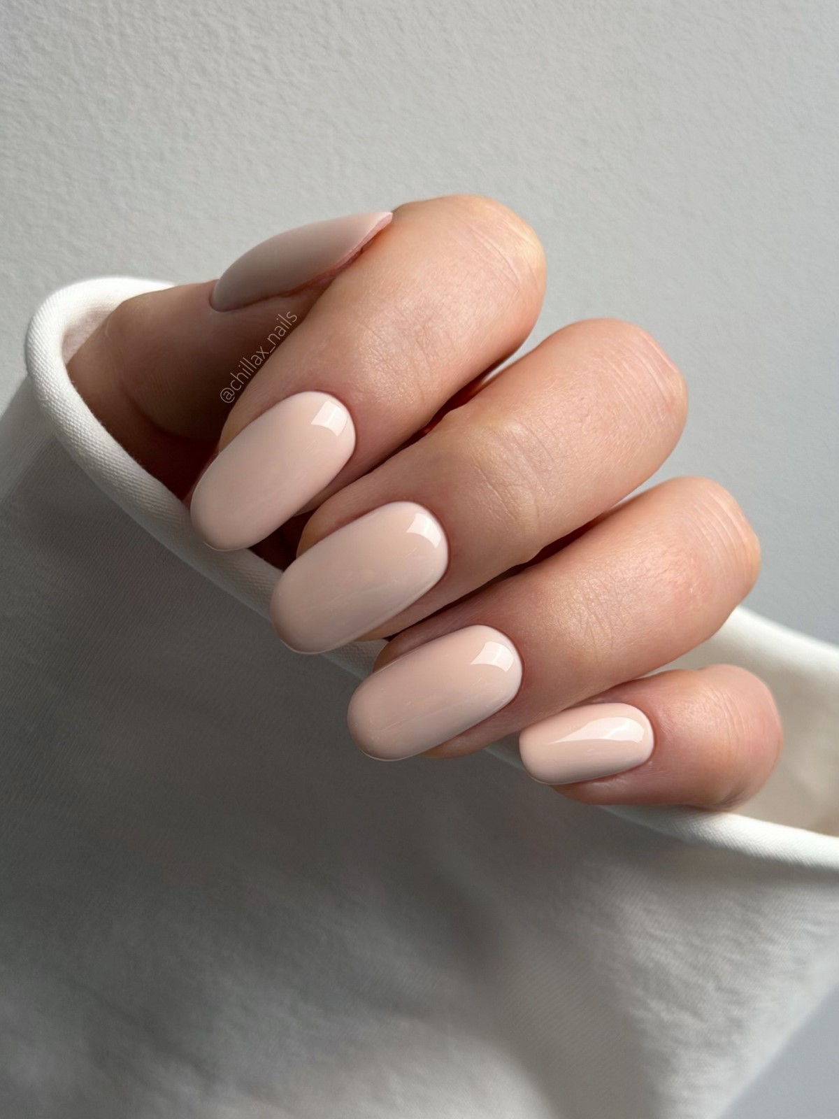 Забудьте про нюд: маникюр весны 2026, который доминирует