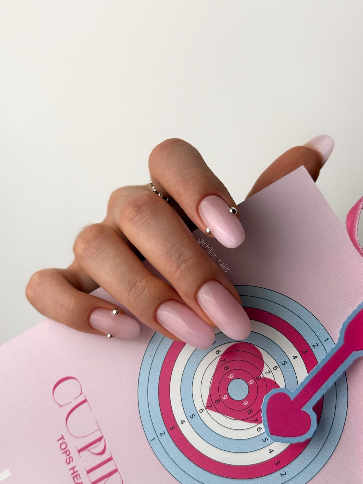 Забудьте про нюд: маникюр весны 2026, который доминирует