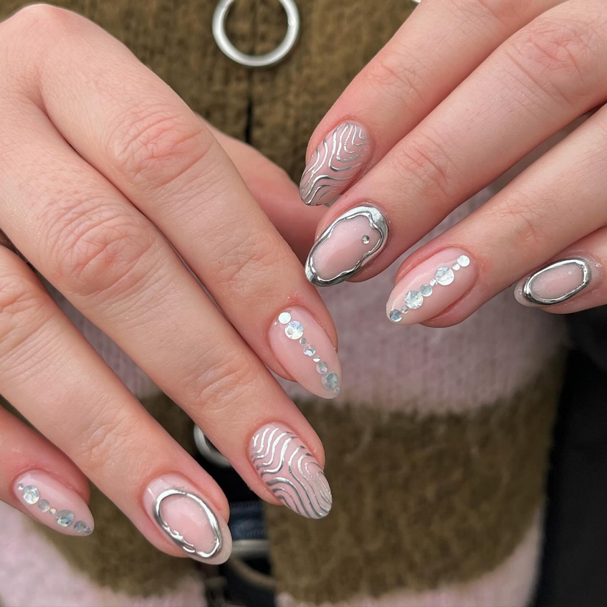 Забудьте про нюд: маникюр весны 2026, который доминирует