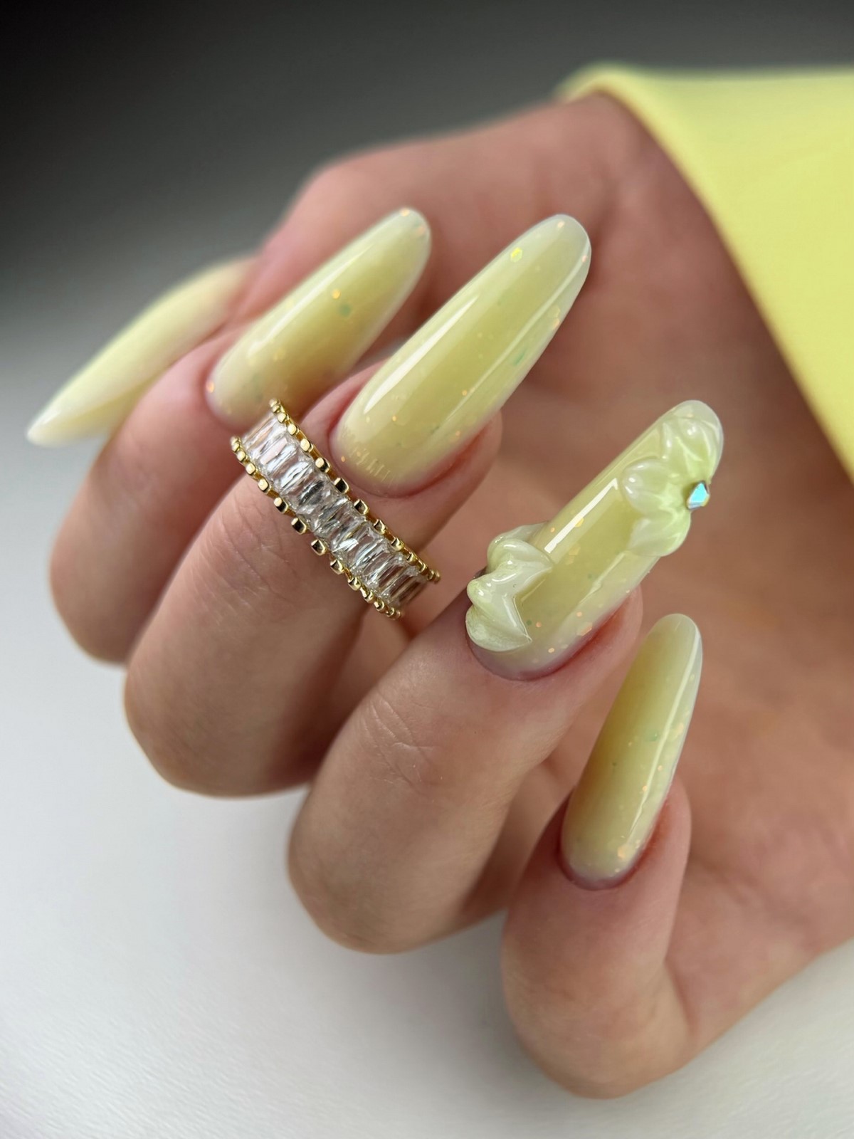 Забудьте про нюд: маникюр весны 2026, который доминирует