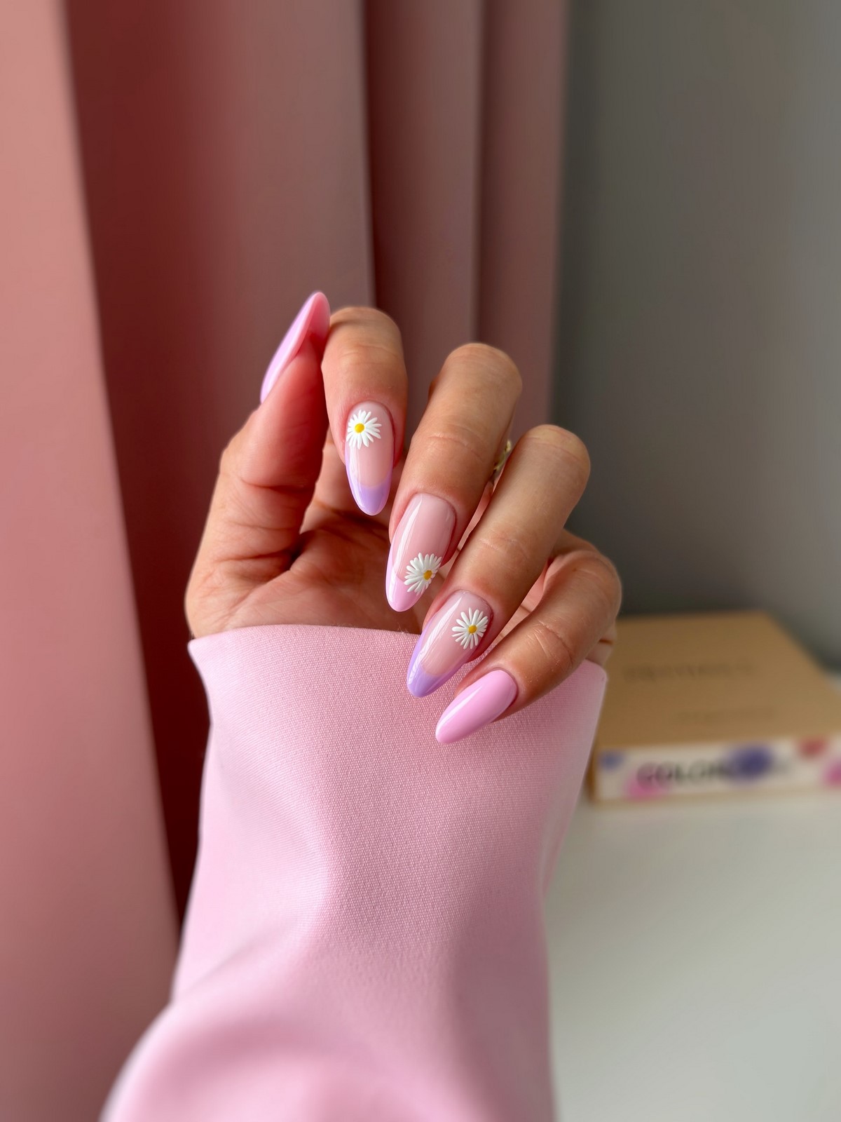 Забудьте про нюд: маникюр весны 2026, который доминирует