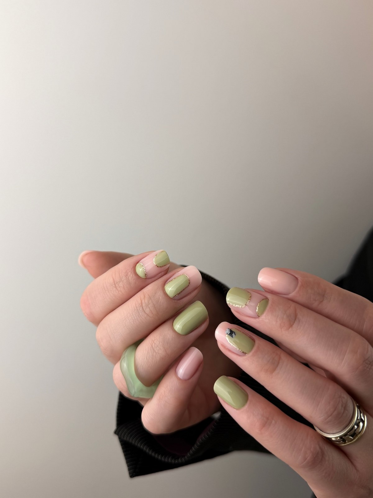 Забудьте про нюд: маникюр весны 2026, который доминирует