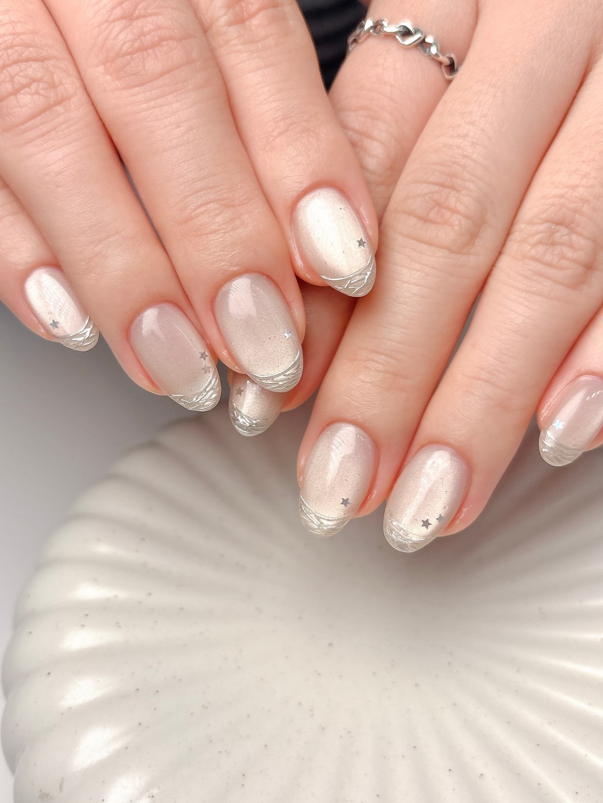 Забудьте про нюд: маникюр весны 2026, который доминирует