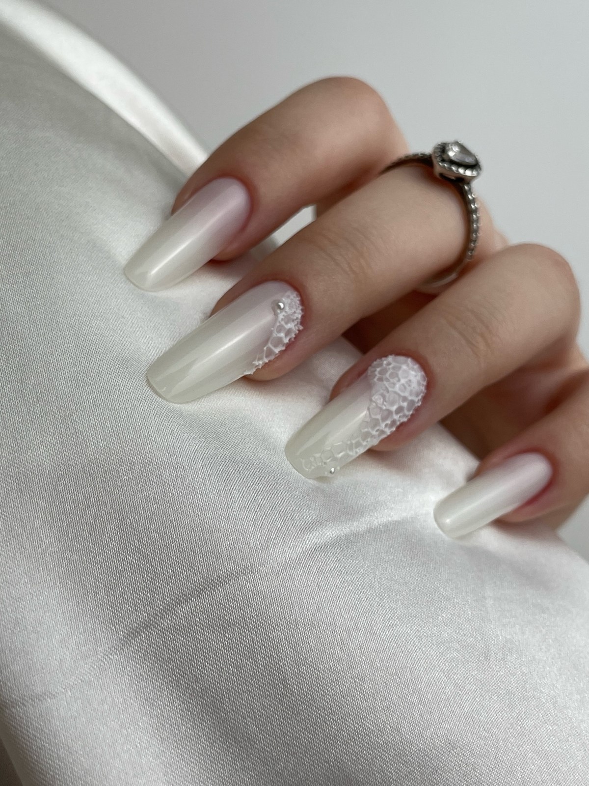 Нюд уходит: маникюр весны 2026, который выбирают чаще всего