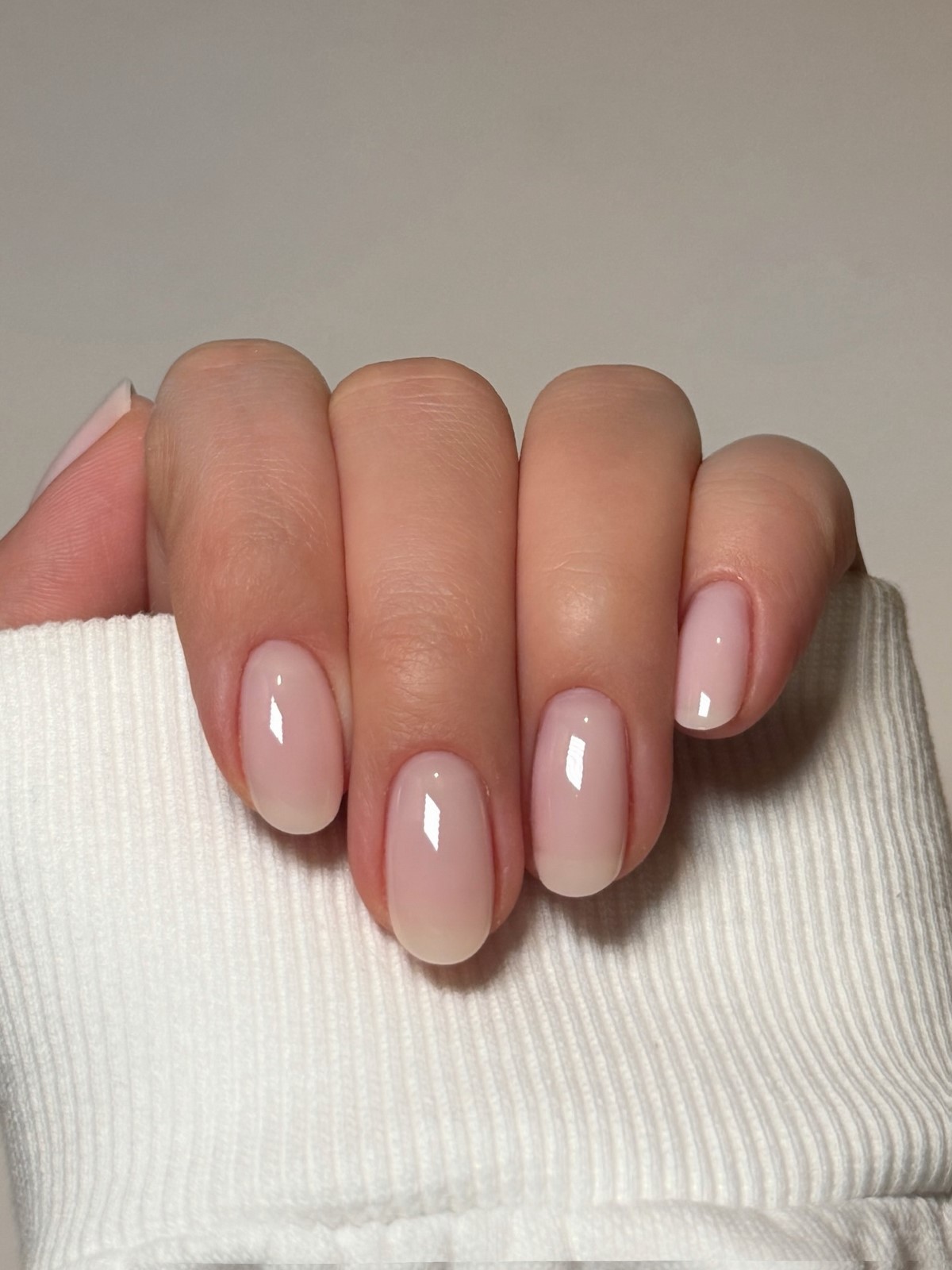 Нюд уходит: маникюр весны 2026, который выбирают чаще всего