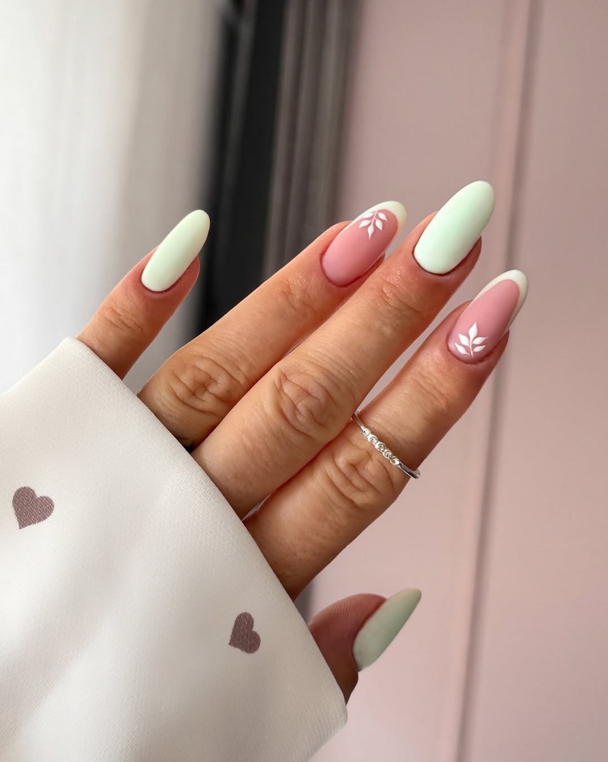 Нюд уходит: маникюр весны 2026, который выбирают чаще всего