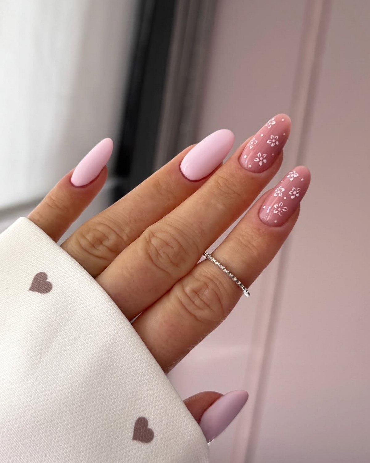 Нюд уходит: маникюр весны 2026, который выбирают чаще всего