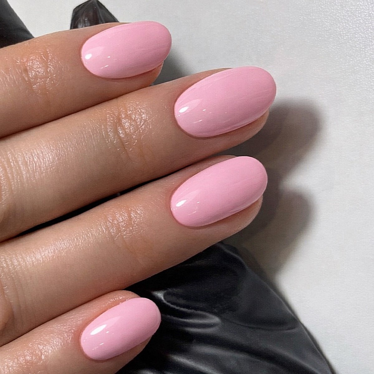 Нюд уходит: маникюр весны 2026, который выбирают чаще всего