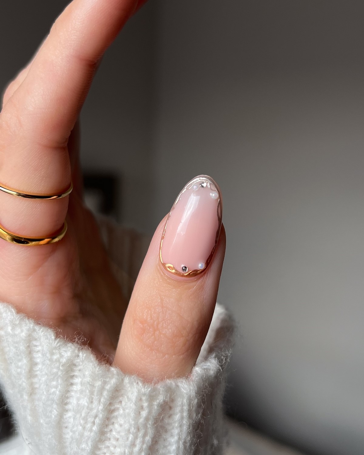 Нюдовый маникюр весны 2026: оттенки, которые носят со всем