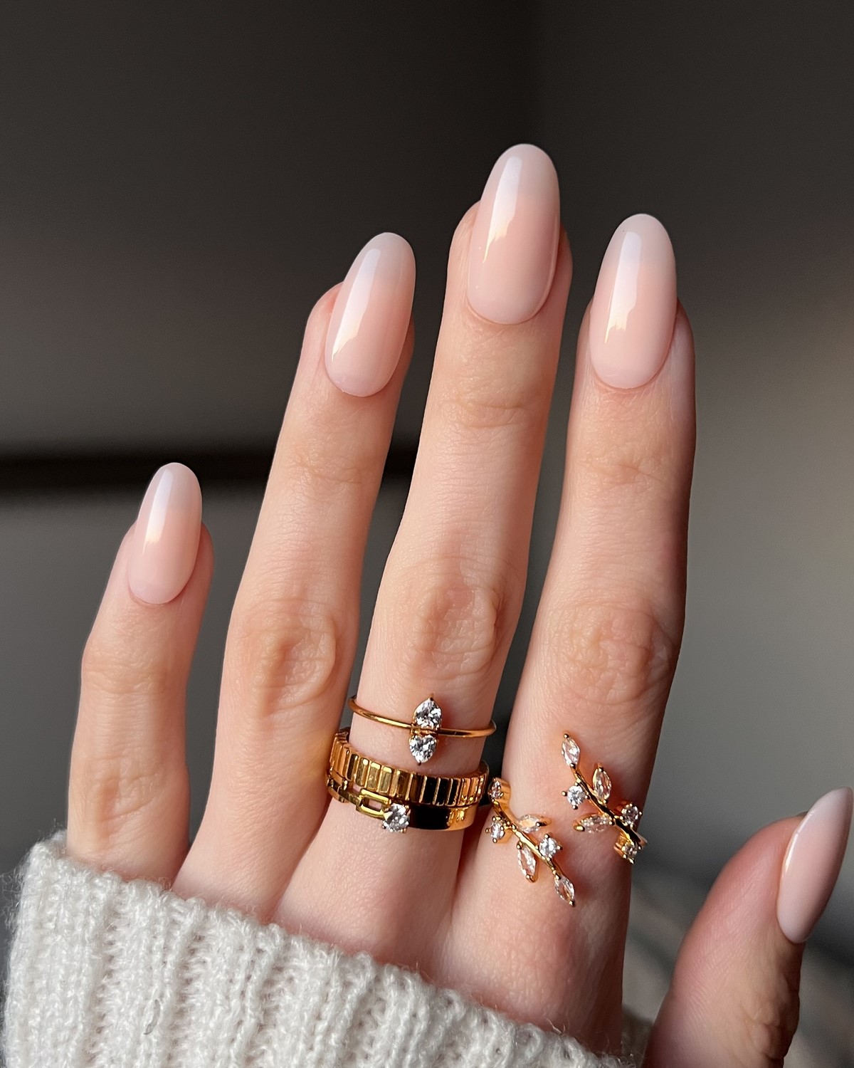 Нюдовый маникюр весны 2026: оттенки, которые носят со всем