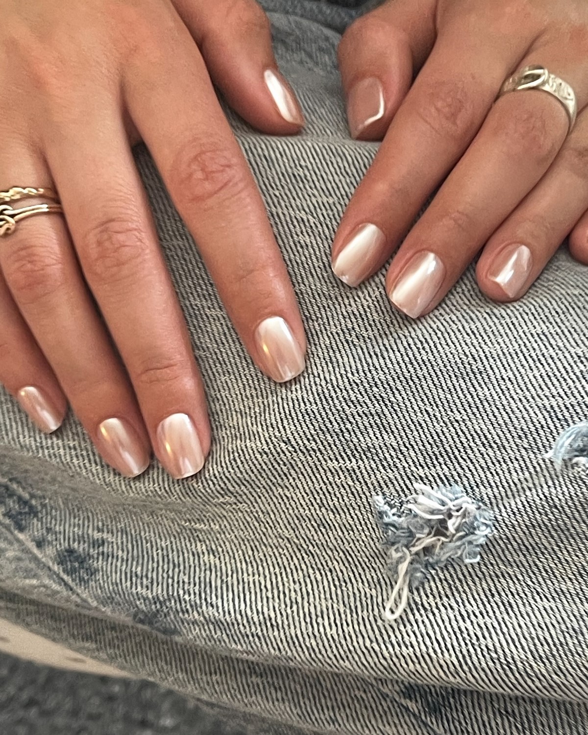 Нюдовый маникюр весны 2026: оттенки, которые носят со всем