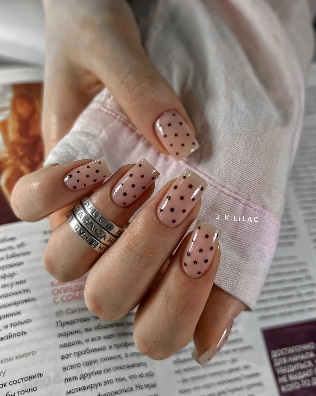 Нюдовый маникюр весны 2026: оттенки, которые носят со всем