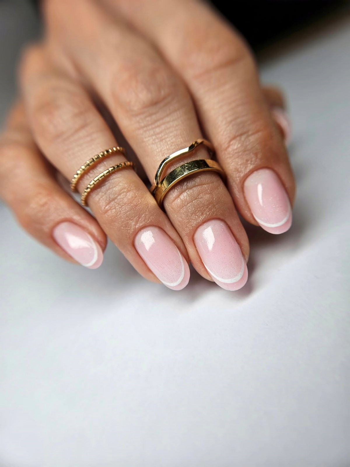 Нюдовый маникюр весны 2026: оттенки, которые носят со всем