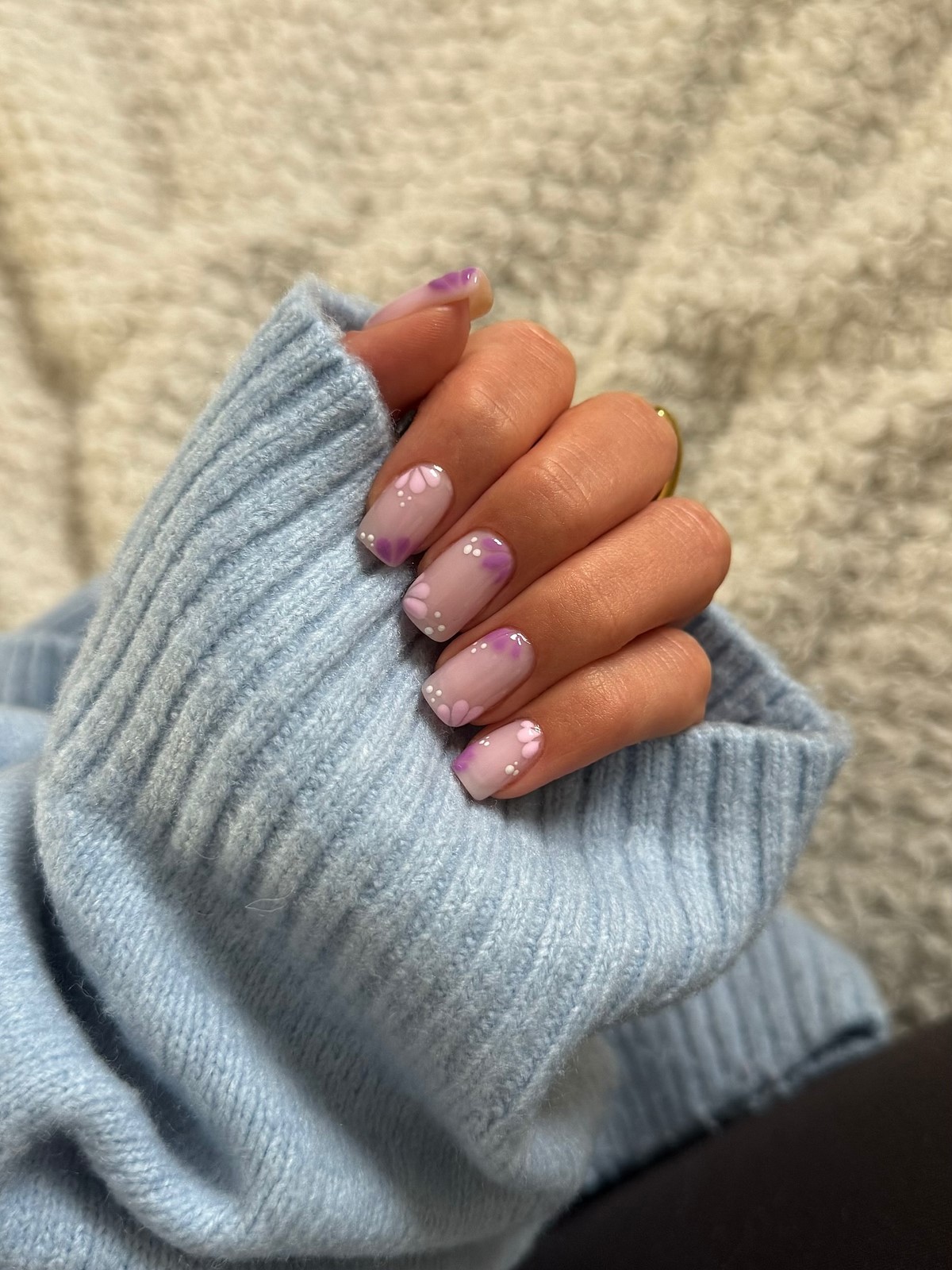 Нюдовый маникюр весны 2026: оттенки, которые носят со всем