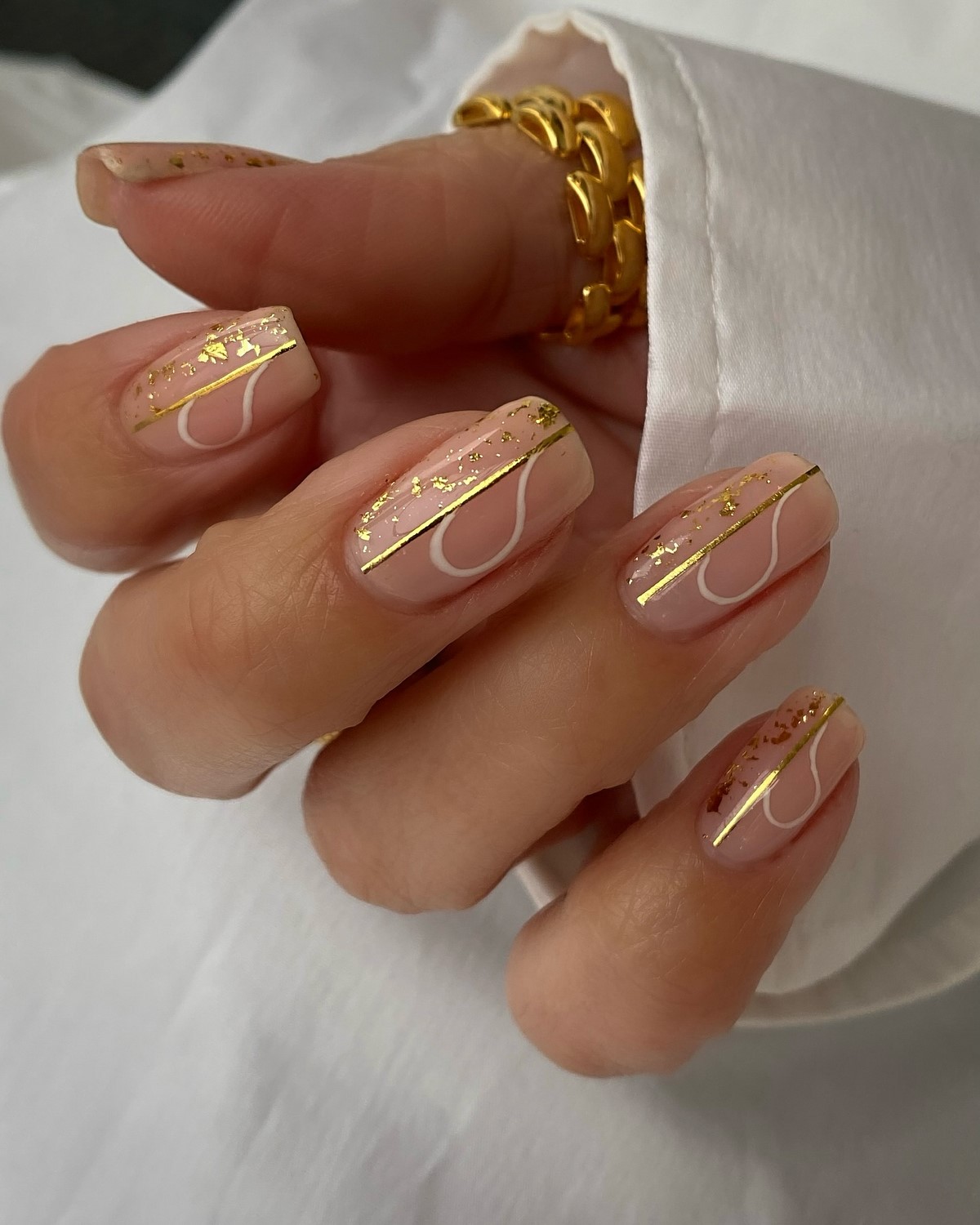 Нюдовый маникюр весны 2026: оттенки, которые носят со всем