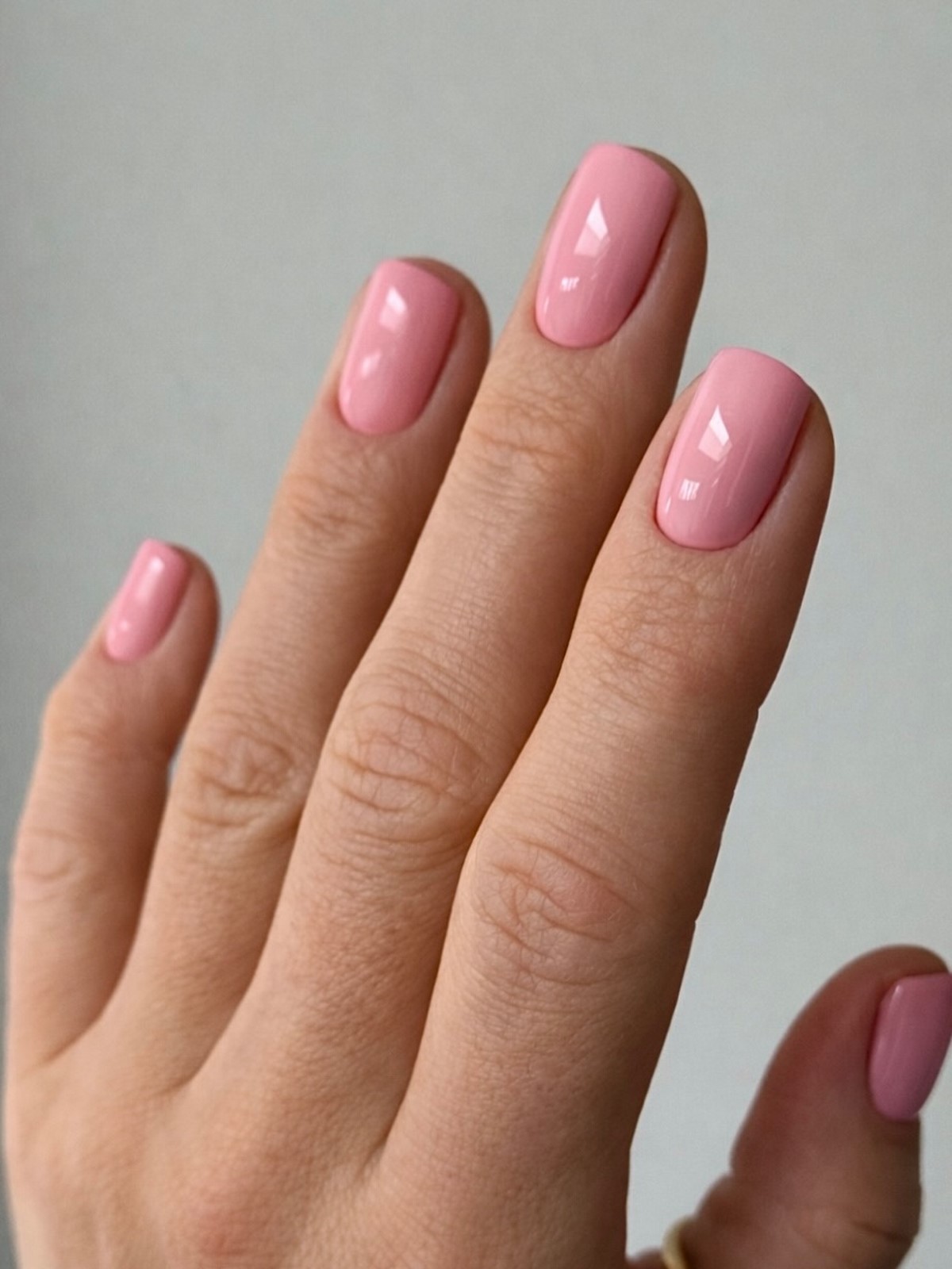 Нюдовый маникюр весны 2026: оттенки, которые носят со всем