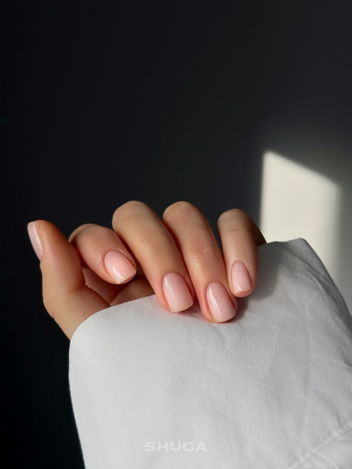 Нюдовый маникюр весны 2026: оттенки, которые носят со всем