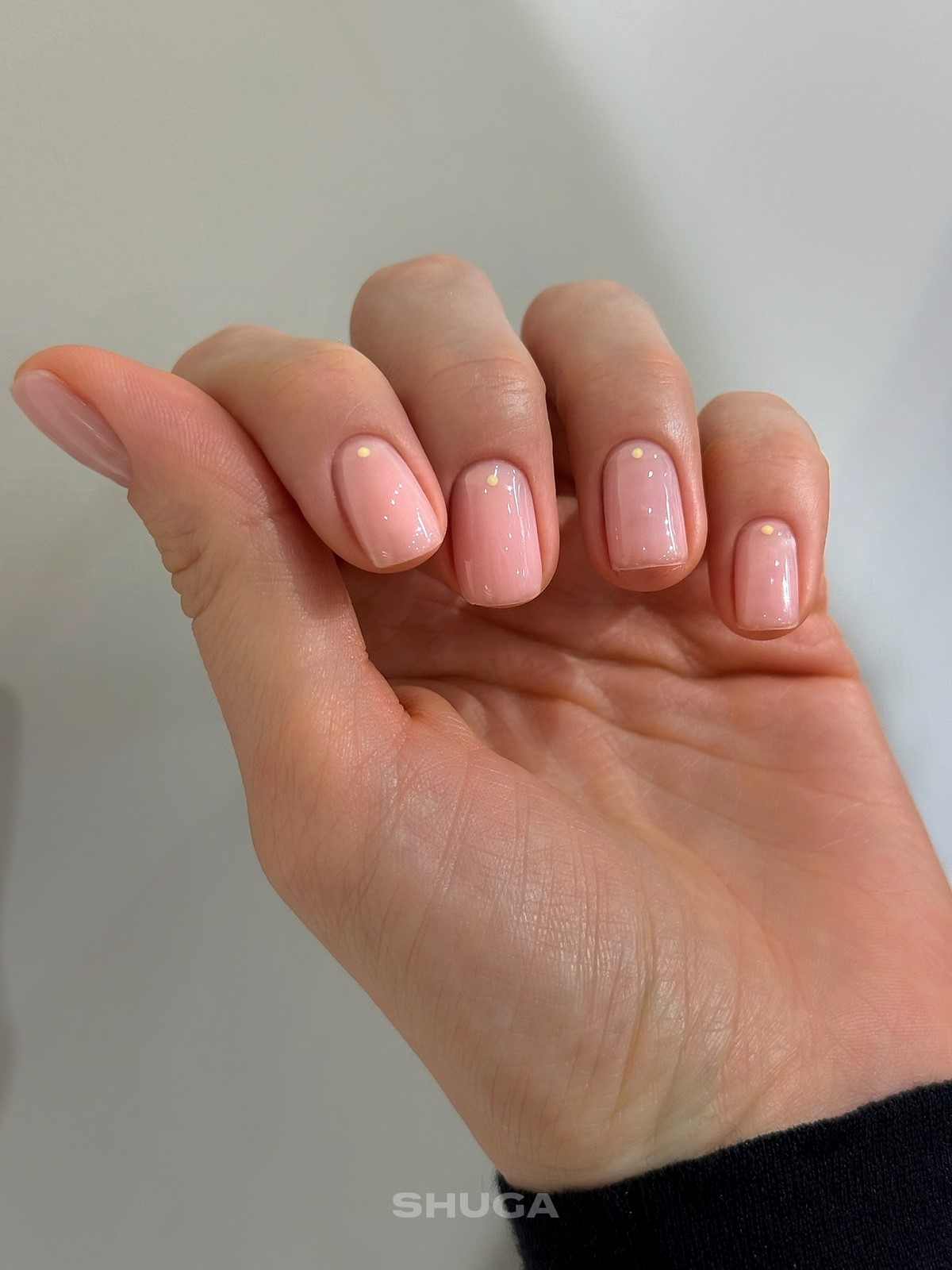 Нюдовый маникюр весны 2026: оттенки, которые носят со всем