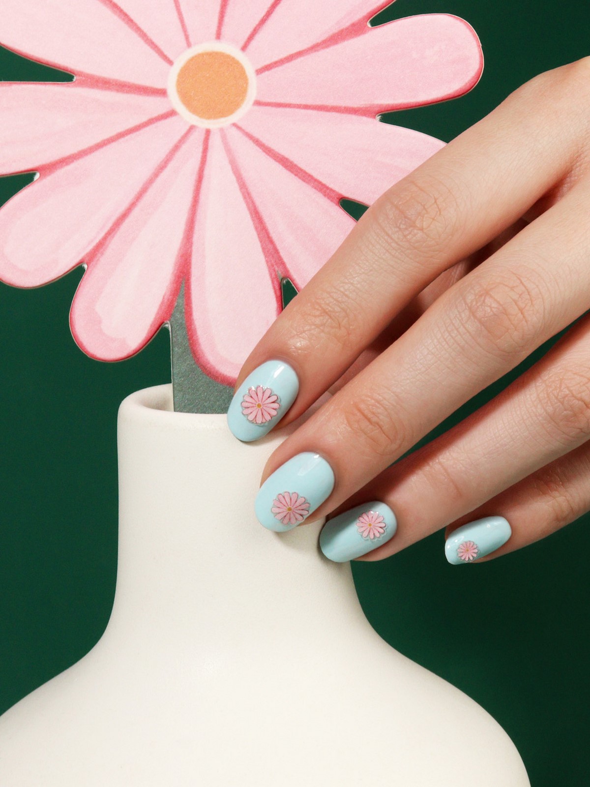 Пасхальный маникюр: стильные идеи без наивных рисунков