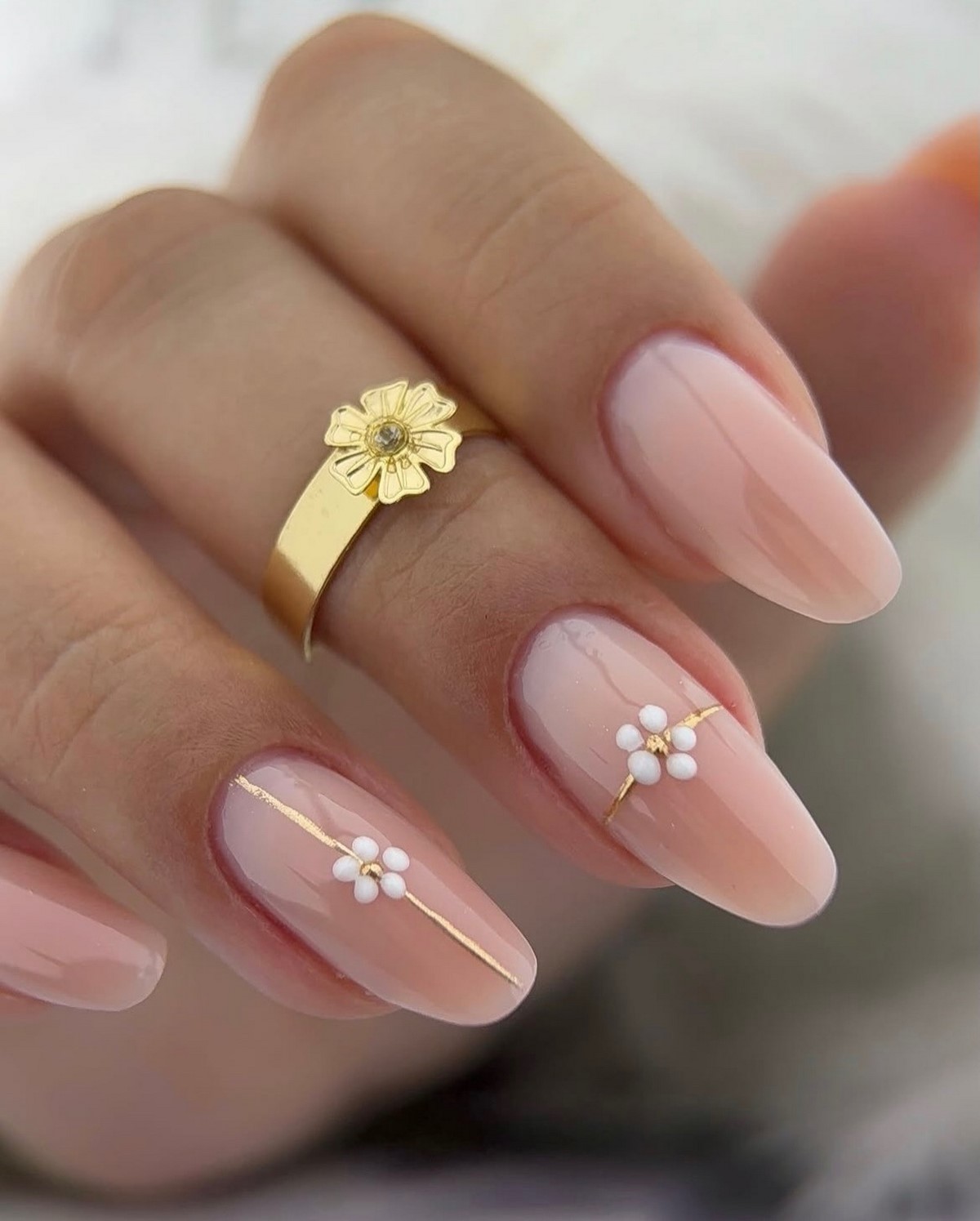 Пасхальный маникюр: стильные идеи без наивных рисунков