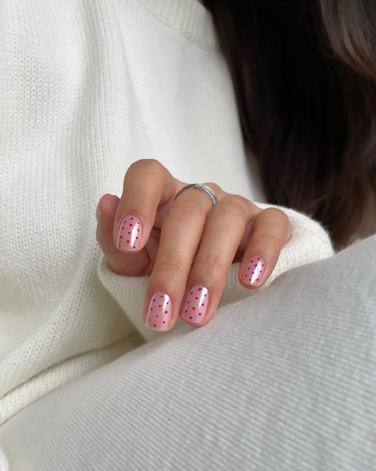 Пасхальный маникюр: стильные идеи без наивных рисунков