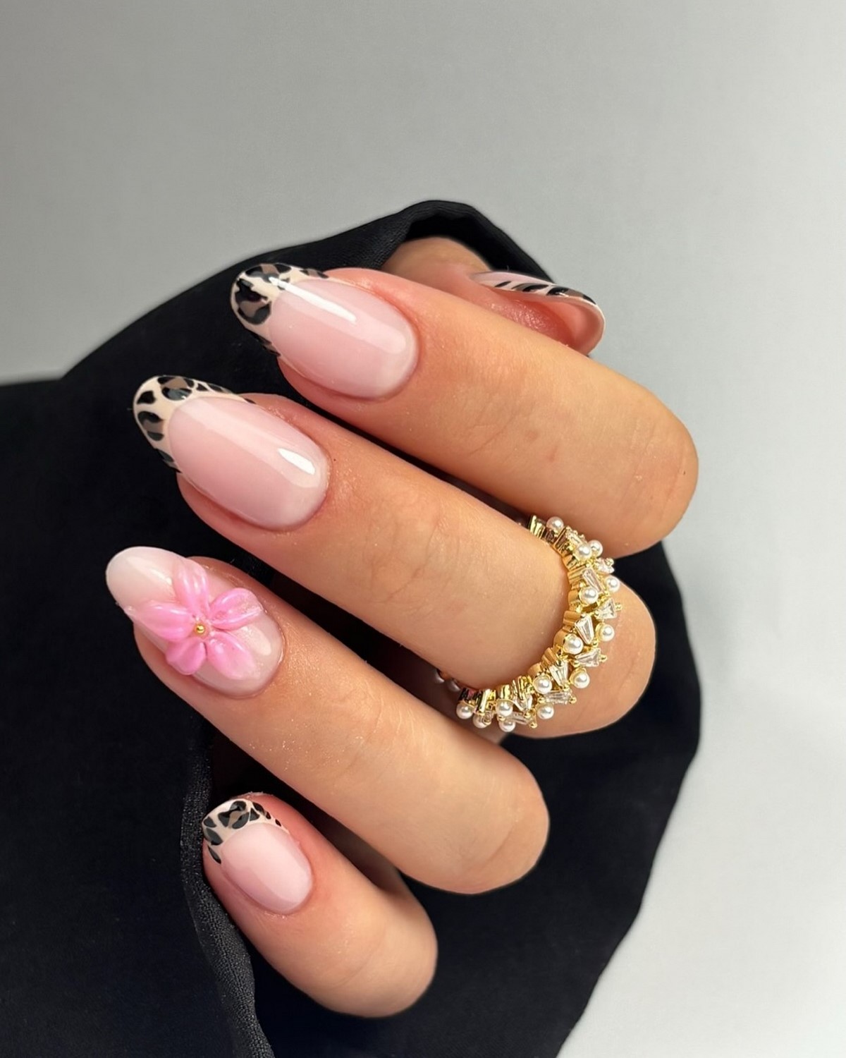 Пасхальный маникюр: стильные идеи без наивных рисунков