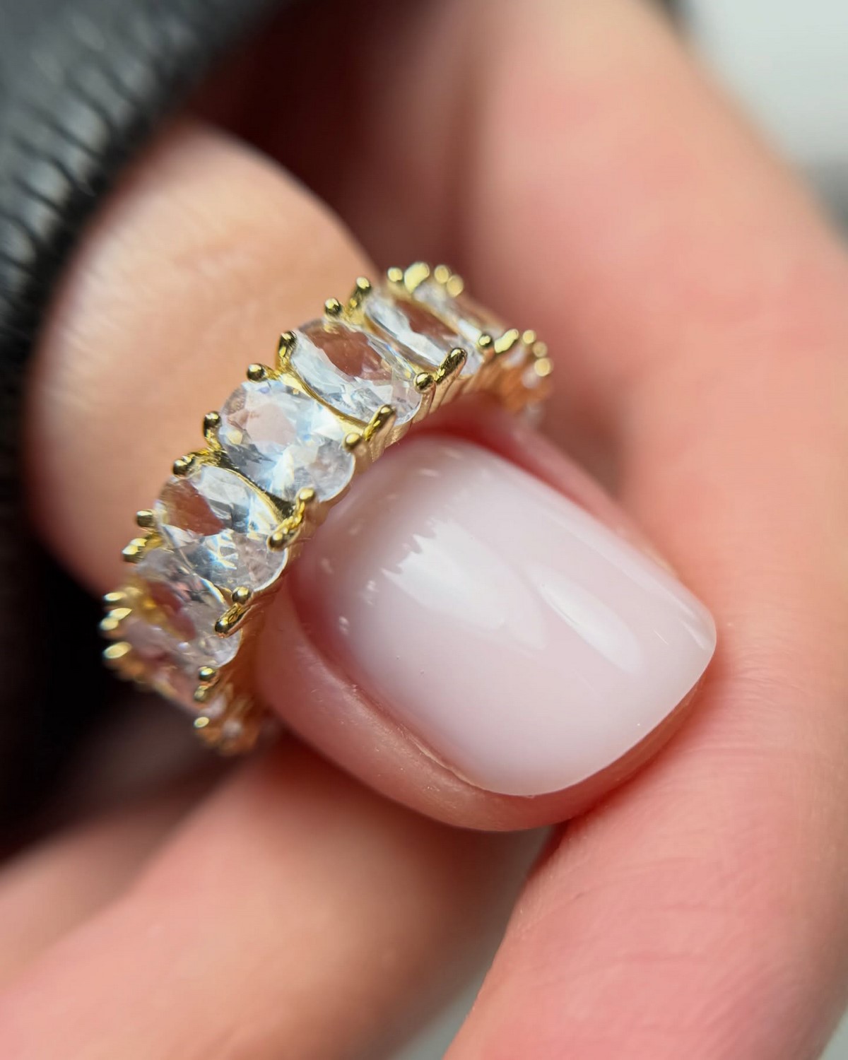 Пасхальный маникюр: стильные идеи без наивных рисунков