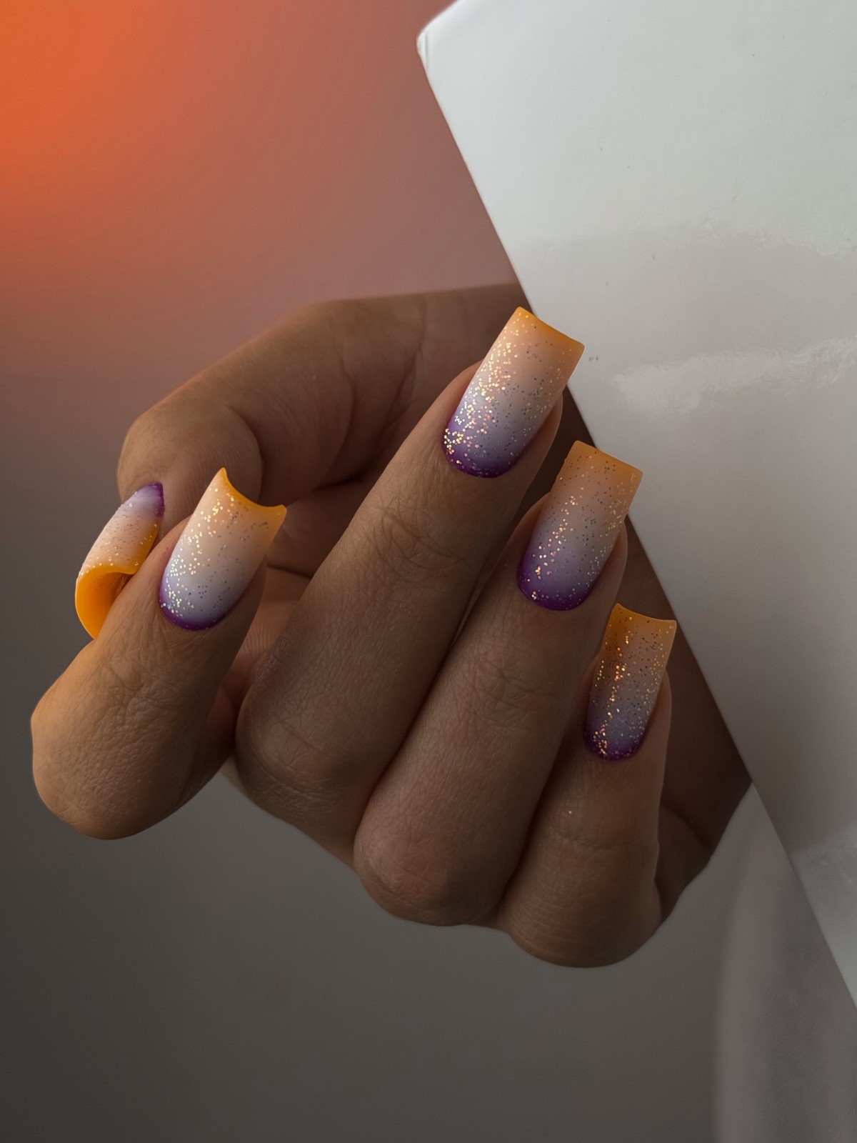 Персик вместо нюда: маникюр, который правит весной 2026