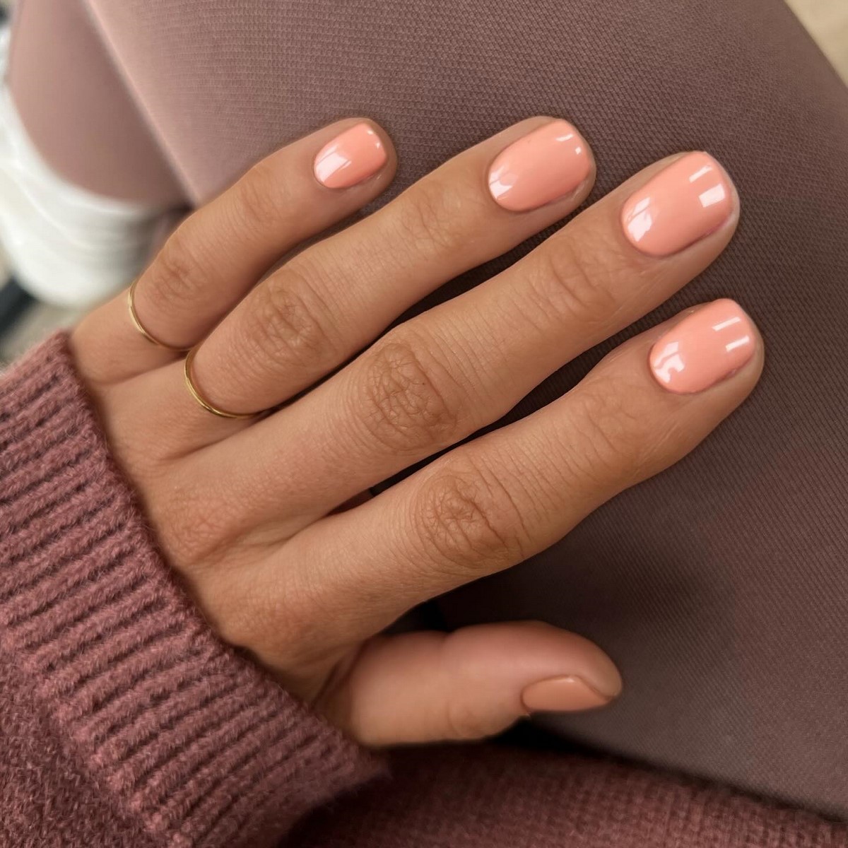 Персик вместо нюда: маникюр, который правит весной 2026