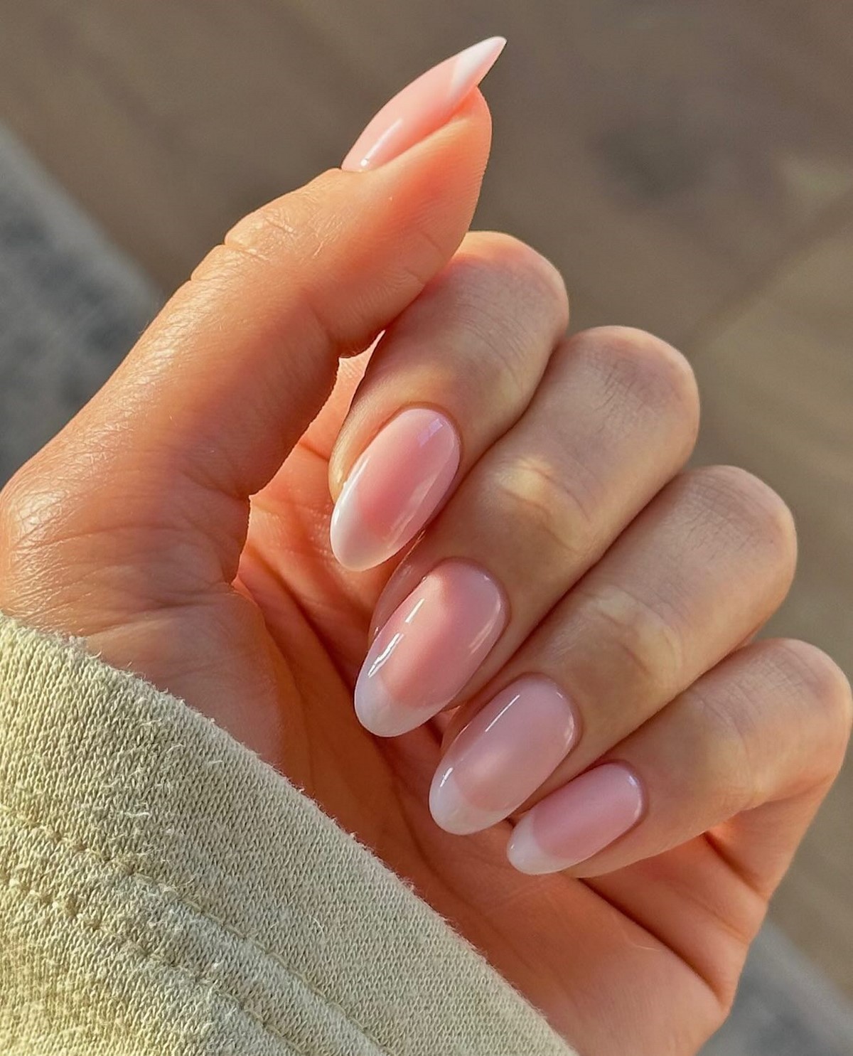 Прозрачный маникюр становится главным трендом весны 2026