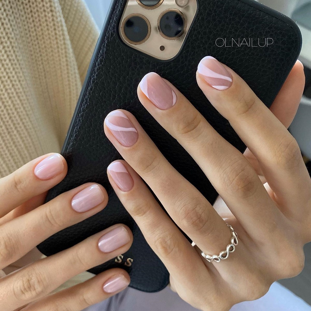 Прозрачный маникюр становится главным трендом весны 2026