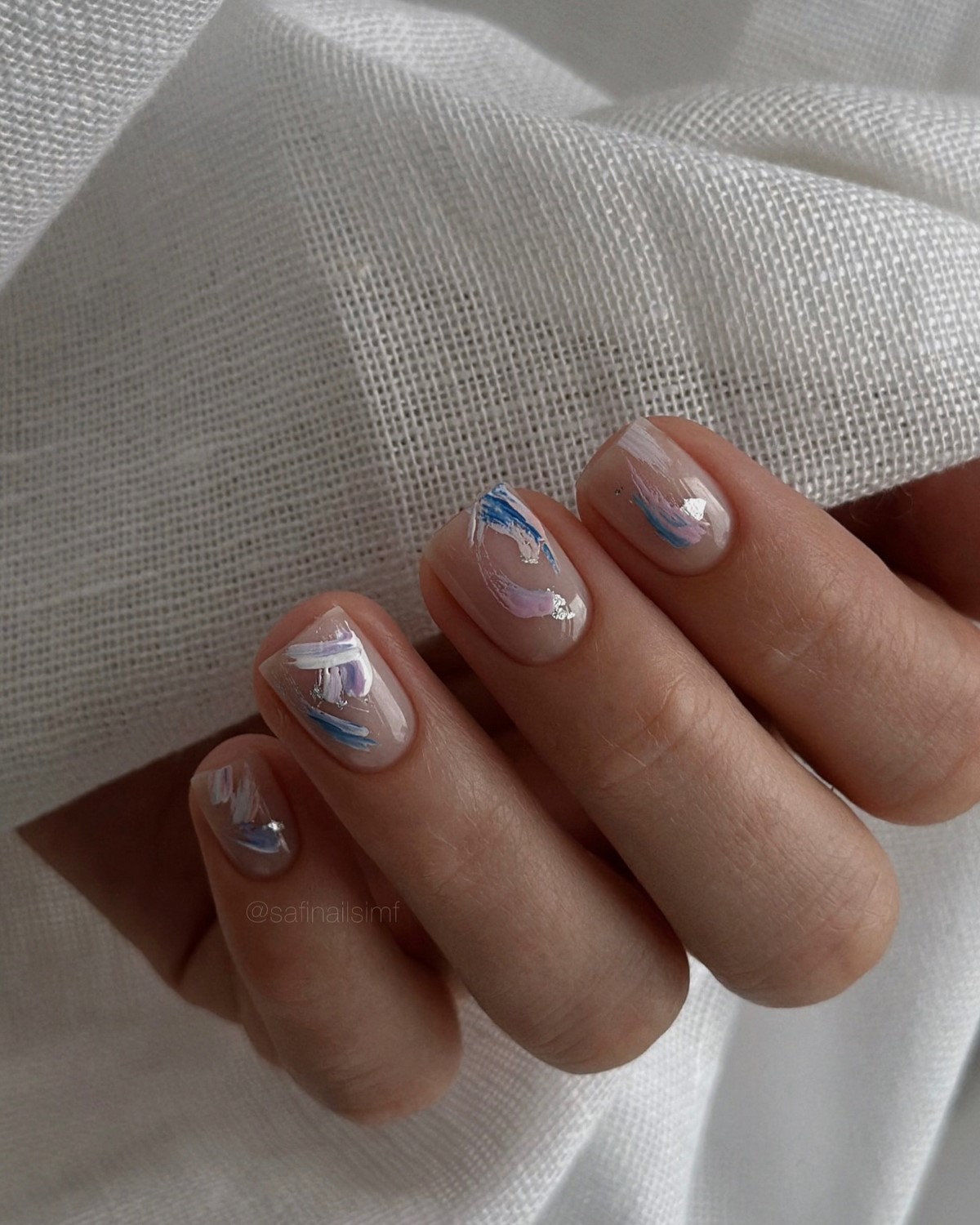 Прозрачный маникюр становится главным трендом весны 2026