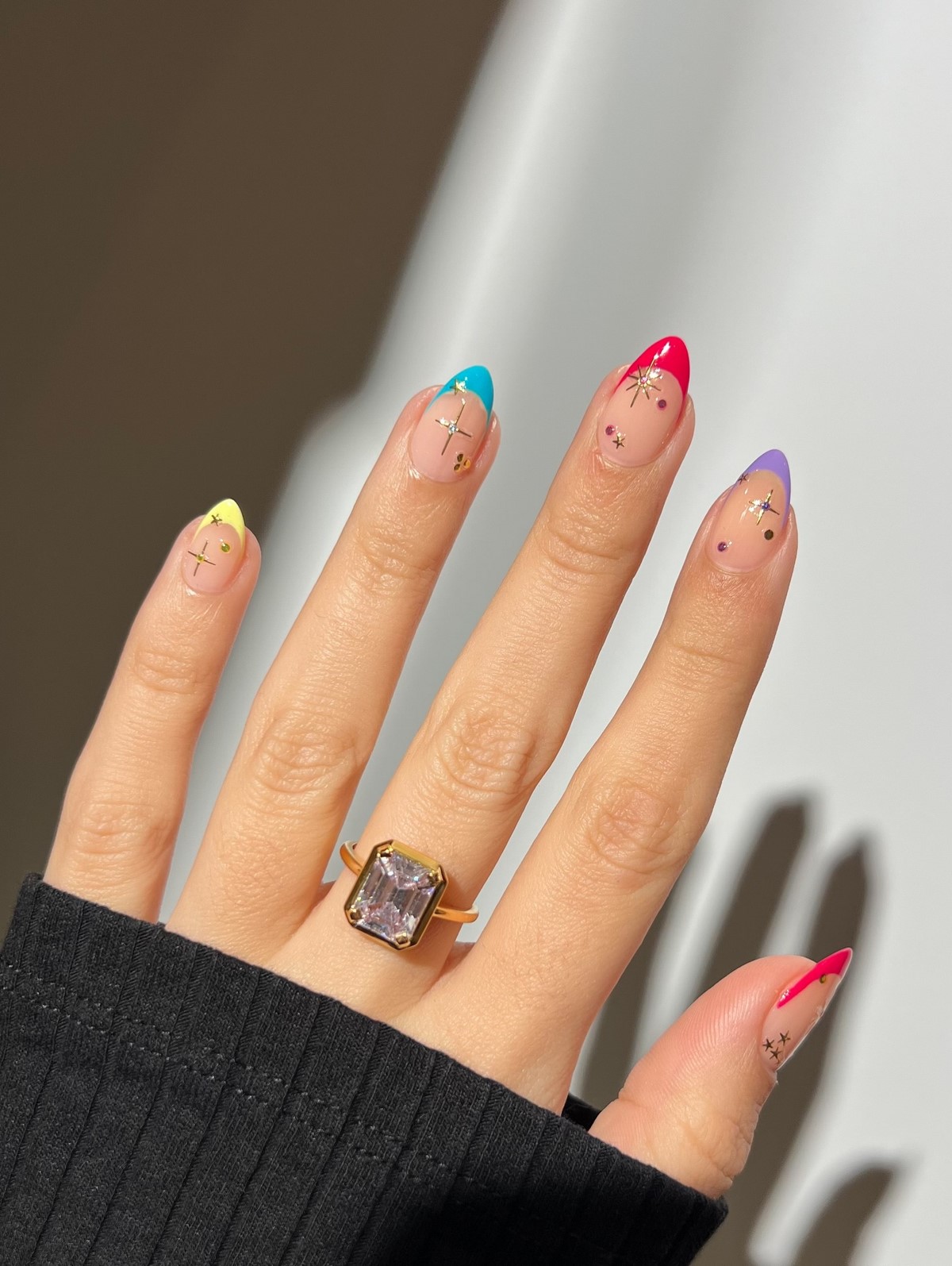 Прозрачный маникюр становится главным трендом весны 2026