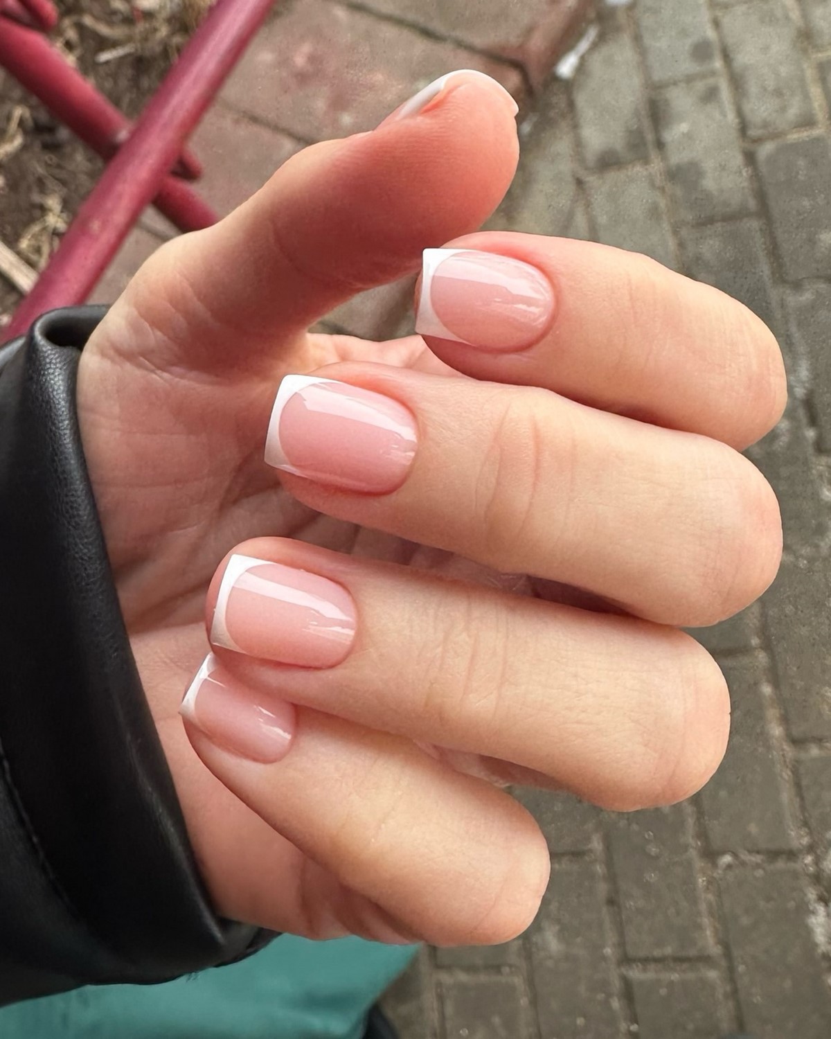 Прозрачный маникюр становится главным трендом весны 2026