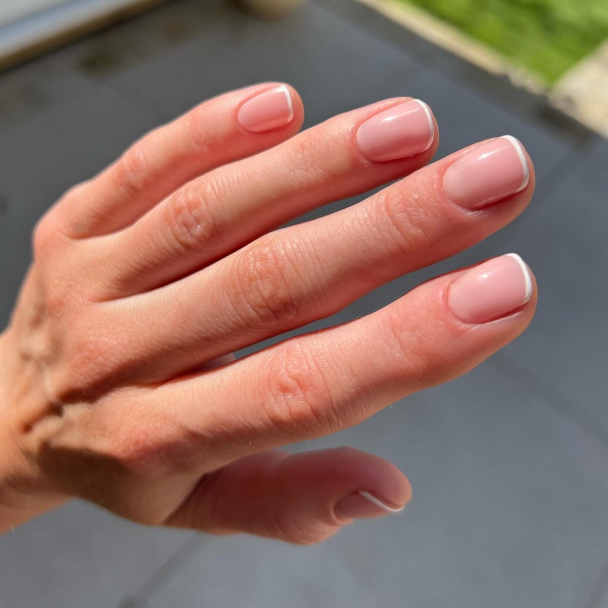 Прозрачный маникюр становится главным трендом весны 2026