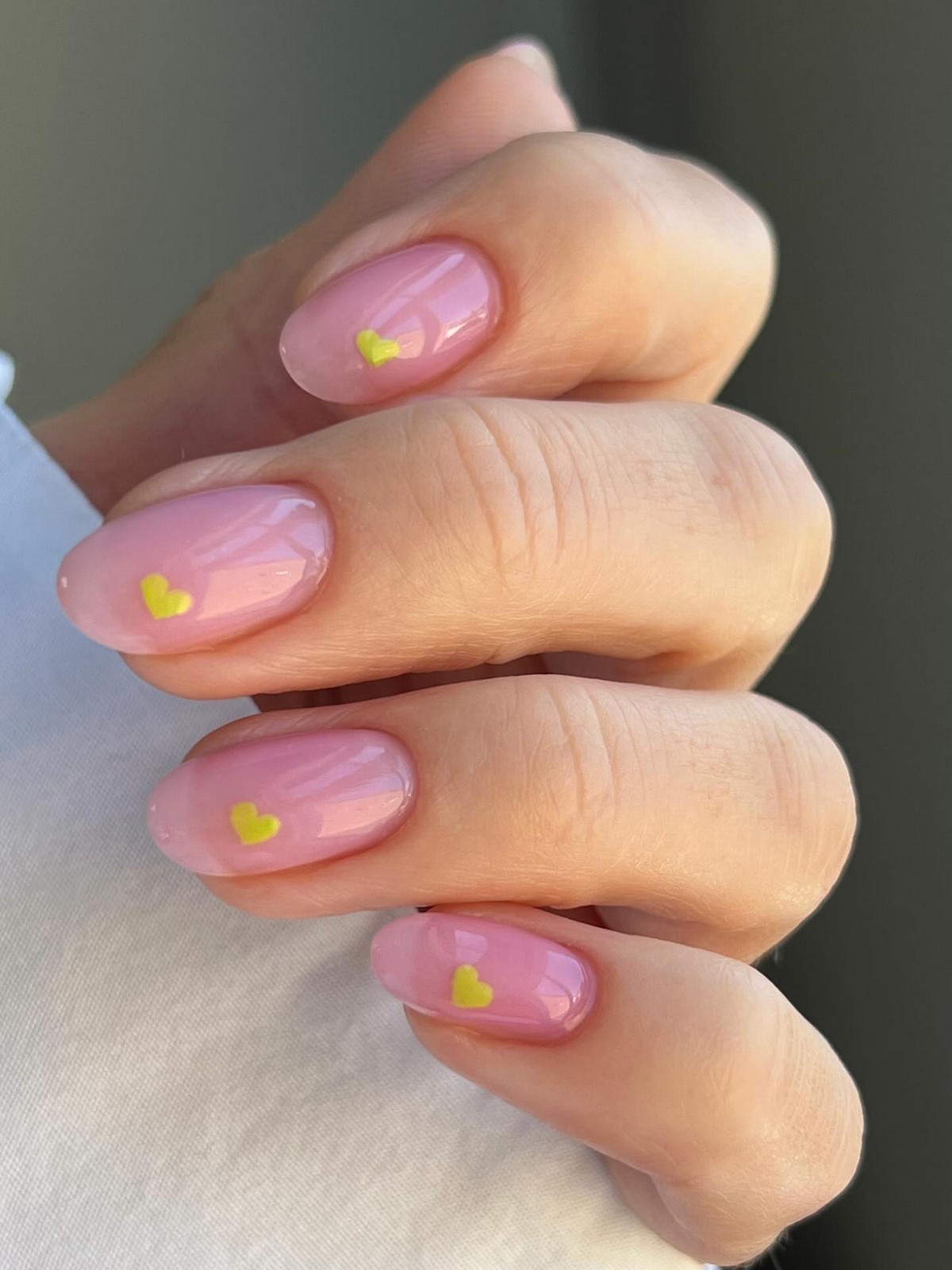 Розовый маникюр весны 2026: оттенки в тренде